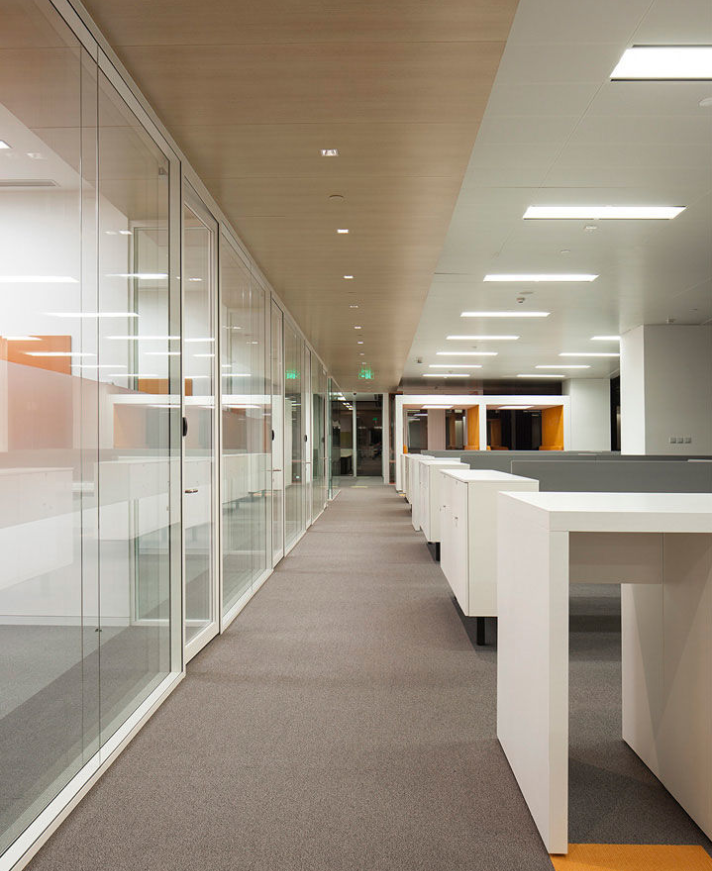 分享一组极具视觉冲击的企业办公楼设计装修案例