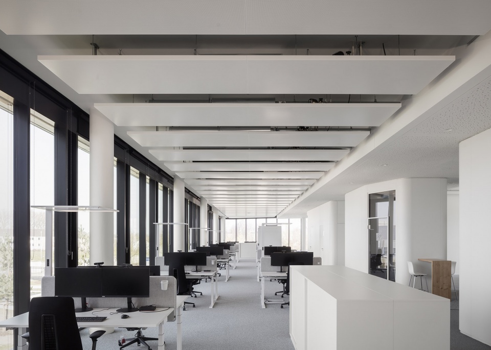 办公楼设计：浅色系现代简约办公空间