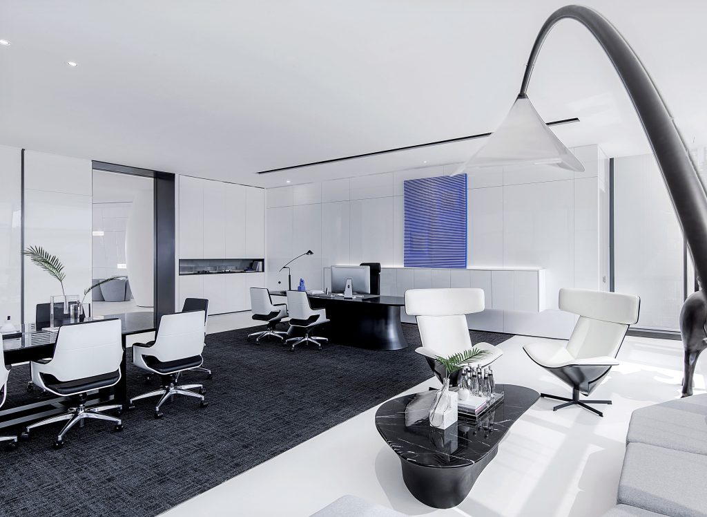 办公室设计：如何打造出一个未来感+科技感十足的办公室？